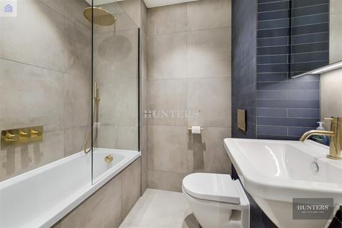 2 bedroom apartment to rent, Luxe Tower, Dock Street, London, E1