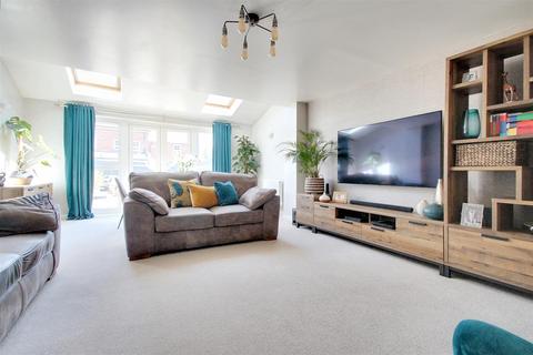 4 bedroom end of terrace house for sale, Tagalie Square, Worthing