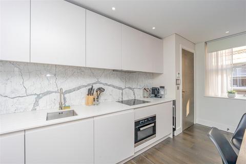 2 bedroom apartment to rent, Dyer's Buildings, London