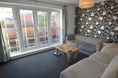 3 bedroom house to rent, Drayton Street, Manchester M15