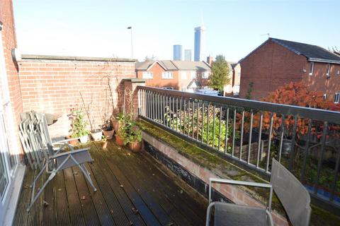 3 bedroom house to rent, Drayton Street, Manchester M15