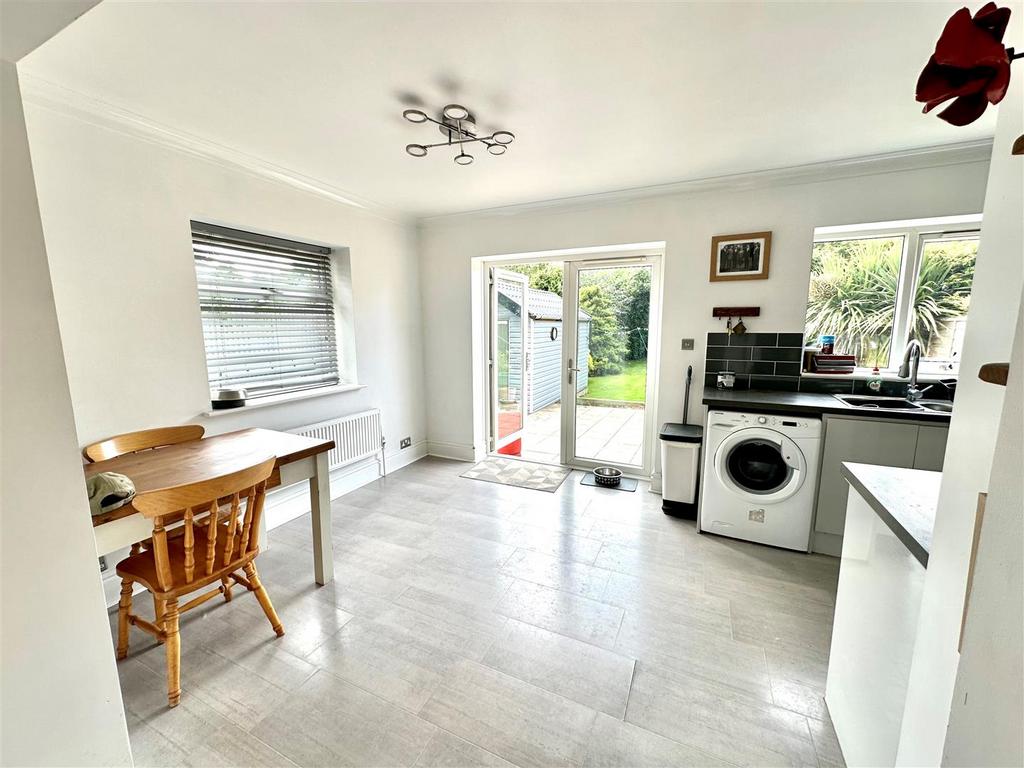 Dining Kitchen 2.jpg