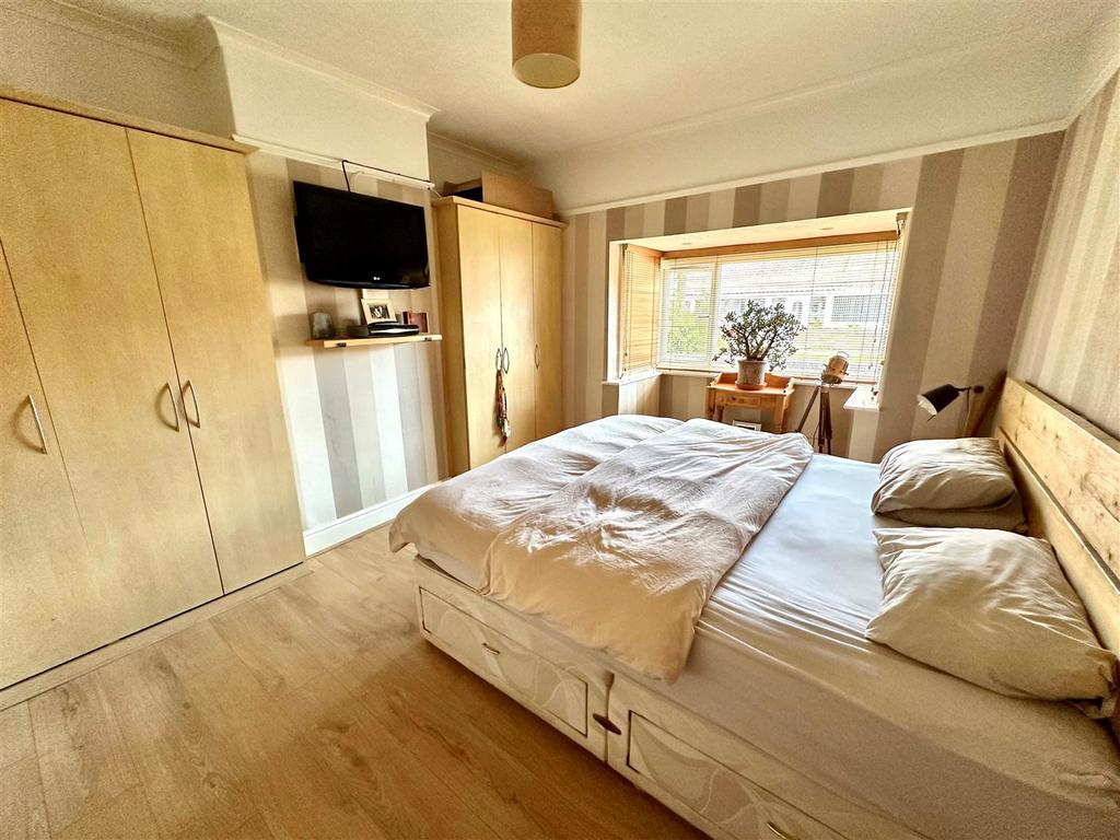 Master bedroom.jpg