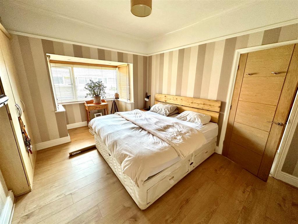 Master bedroom 2.jpg