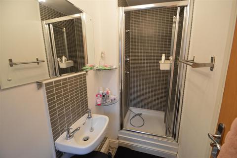 2 bedroom flat to rent, Chorlton Road, Manchester M15