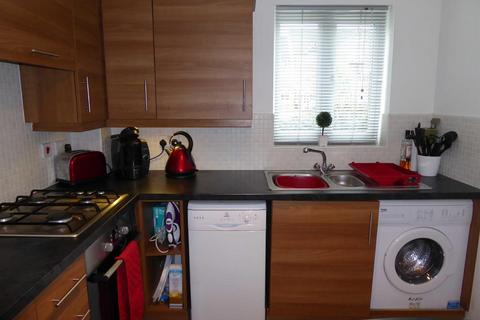 2 bedroom apartment to rent, Steel Green, New Farnley, Leeds