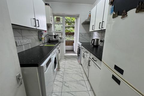 3 bedroom apartment for sale, Burnt Oak Broadway, Edgware