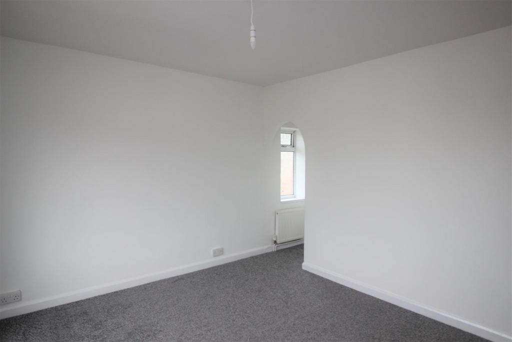 Byron Drive, Rotherham 2 bed semidetached house £750 pcm (£173 pw)