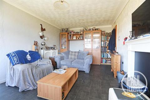 2 bedroom detached bungalow for sale, Greenacre Crescent, Lowestoft, NR32