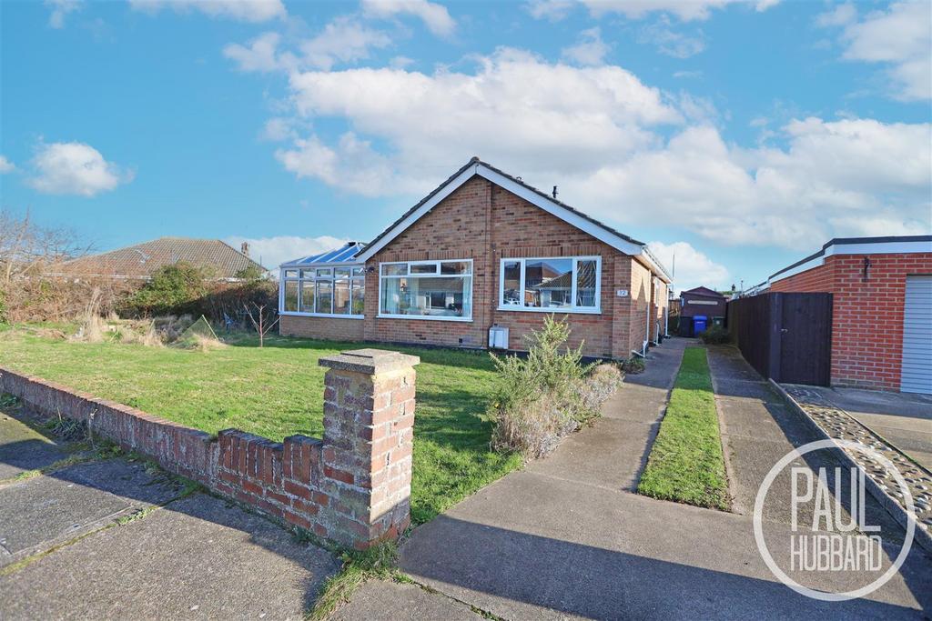 Greenacre Crescent, Lowestoft, NR32 2 bed detached bungalow for sale