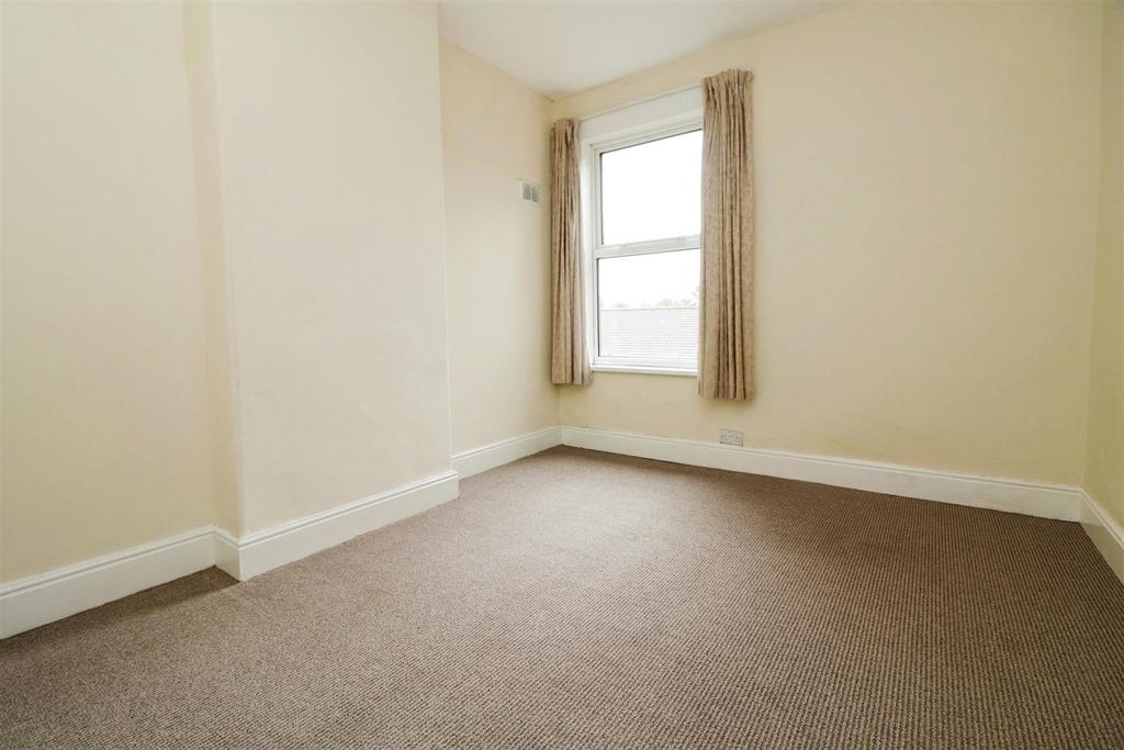 Rear bedroom