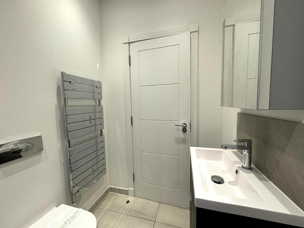 Bathroom pic 5.jpeg