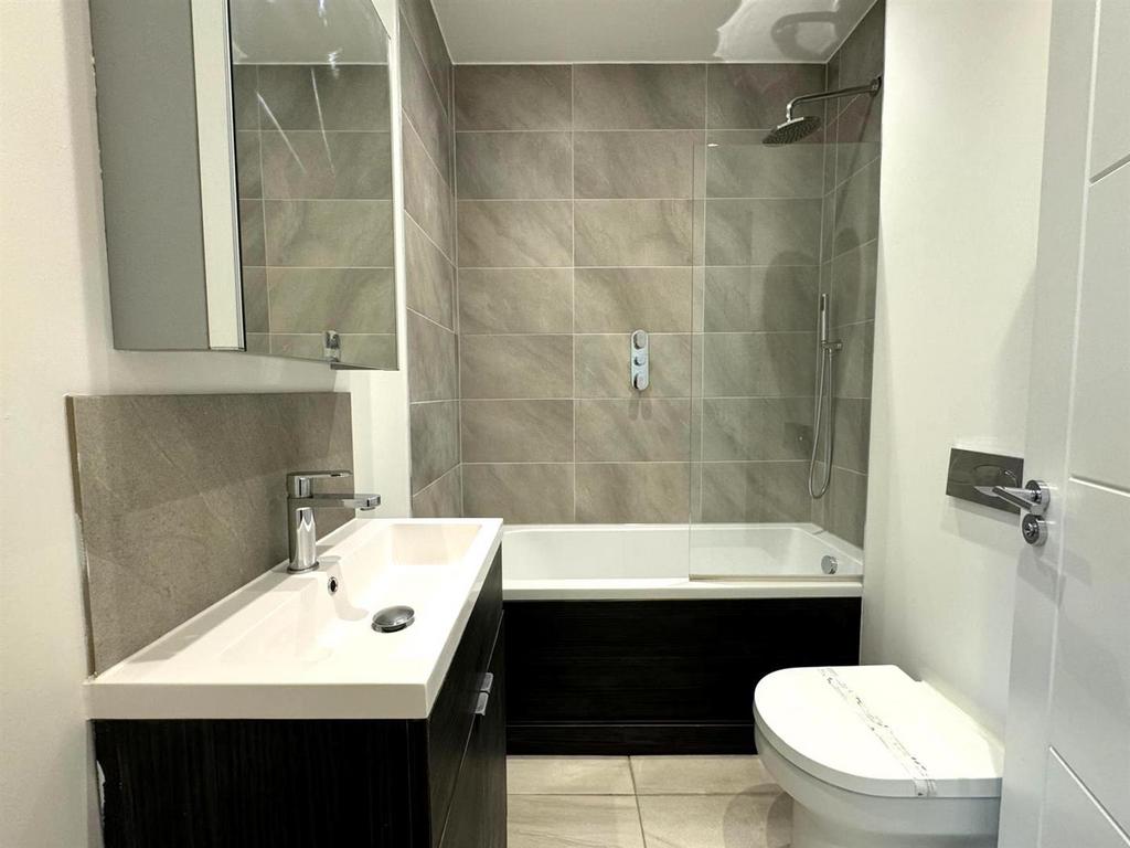 Bathroom pic 4.jpeg