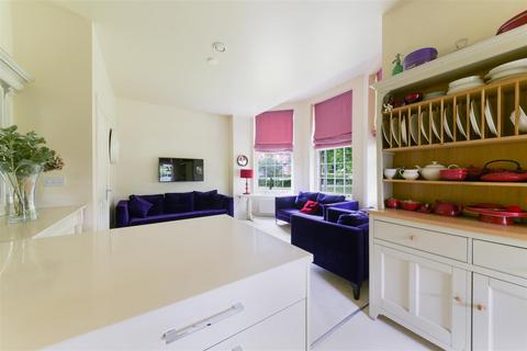 2 bedroom flat for sale, Glanville Way, Epsom