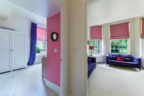 2 bedroom flat for sale, Glanville Way, Epsom