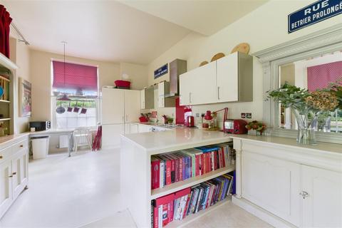 2 bedroom flat for sale, Glanville Way, Epsom