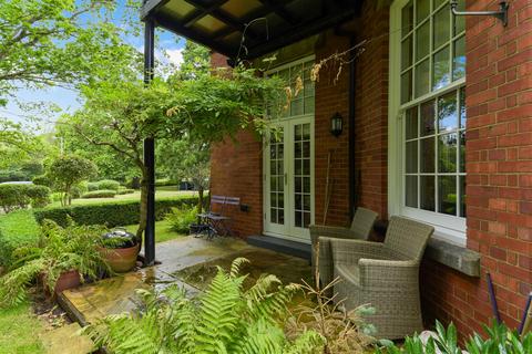 2 bedroom flat for sale, Glanville Way, Epsom