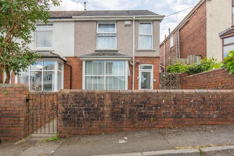 3 bedroom end of terrace house for sale, Grove Estate, Pontypool NP4