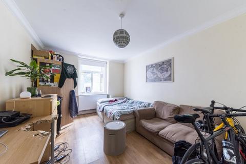 4 bedroom flat to rent, Haverstock Hill, London