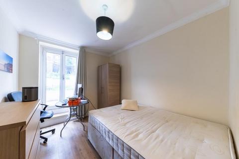 4 bedroom flat to rent, Haverstock Hill, London