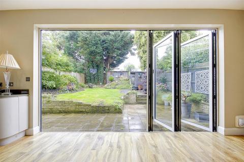 174 Clay Hill, Enfield, EN2 9AL
