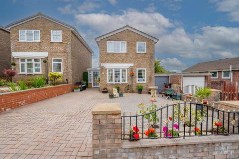 3 bedroom detached house for sale, Larch Close, Cimla, Neath