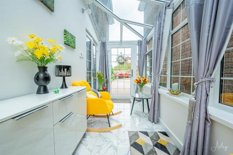 2 Larch Close, Cimla, Neath, SA11 3XE