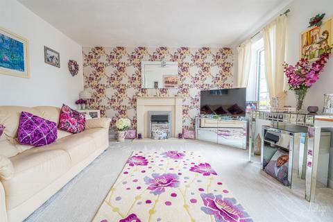 2 Larch Close, Cimla, Neath, SA11 3XE