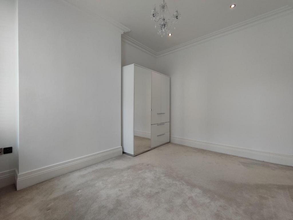 Bedroom Aspect 3