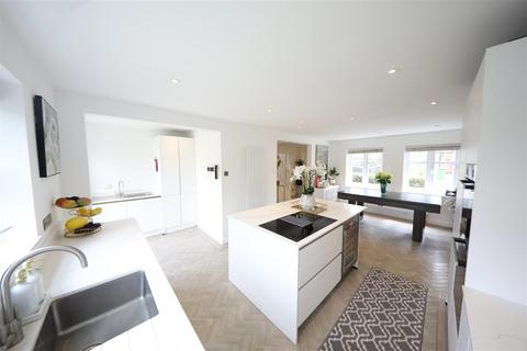 6 North View, Little Weighton, Cottingham, HU20 3UL