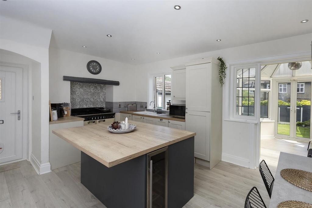 Bramleys Estate Agents - Broadgate - Almondbury (1