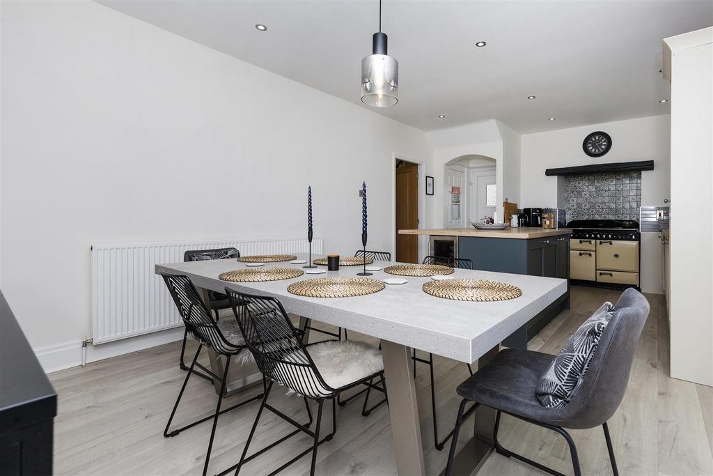 Bramleys Estate Agents - Broadgate - Almondbury (1