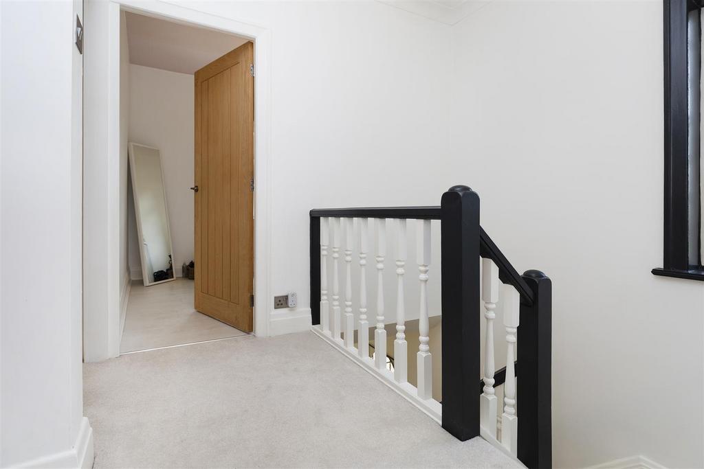 Bramleys Estate Agents - Broadgate - Almondbury (3