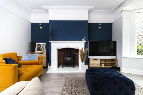 25 Broadgate, Huddersfield, HD5 8HR