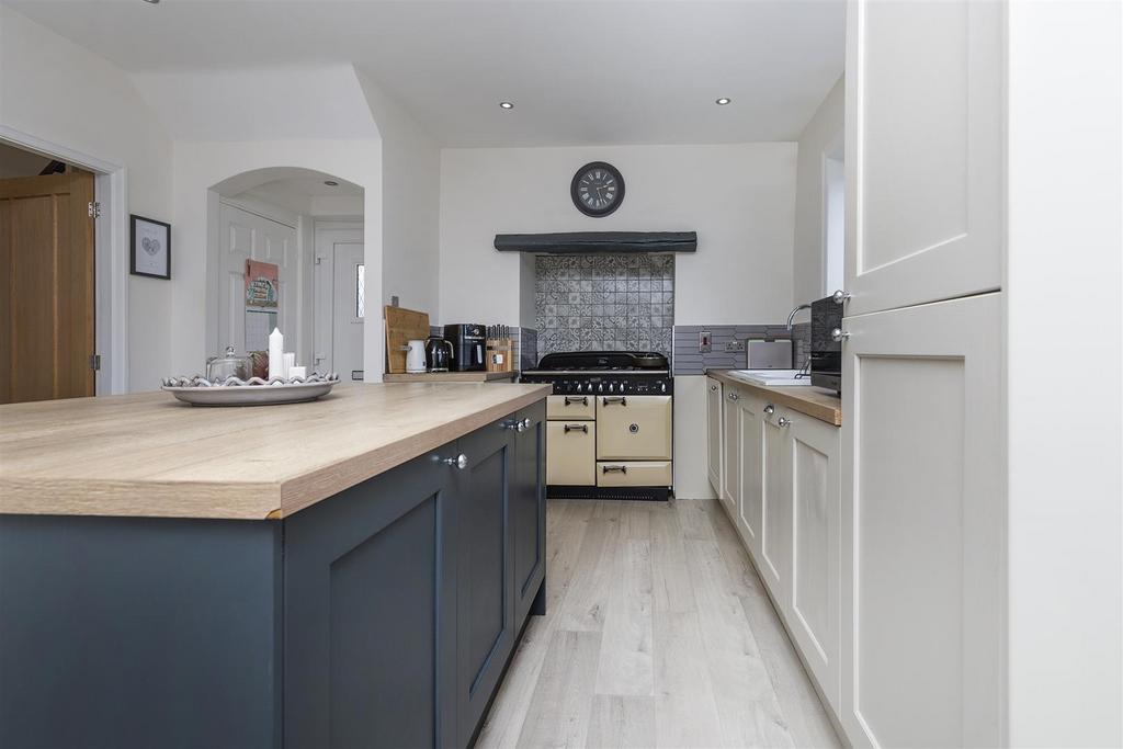 Bramleys Estate Agents - Broadgate - Almondbury (1