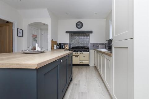 25 Broadgate, Huddersfield, HD5 8HR