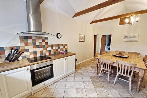 5 bedroom barn conversion to rent, Tregavethan, Truro