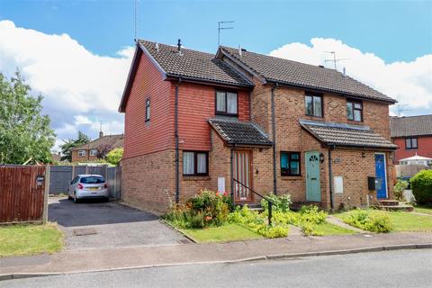 2 bedroom end of terrace house for sale, Shandys Close, Horsham