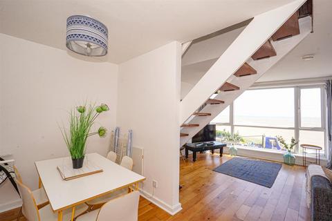 3 bedroom flat for sale, Denmark Place, Hastings