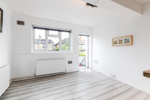 15 Stanley Road, Morden, SM4 5DE