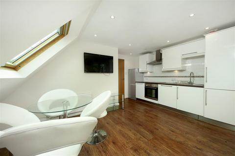 2 bedroom apartment to rent, Gunnersbury Avenue, W5