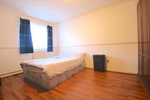 4 bedroom house to rent, Saigasso Close, London E16