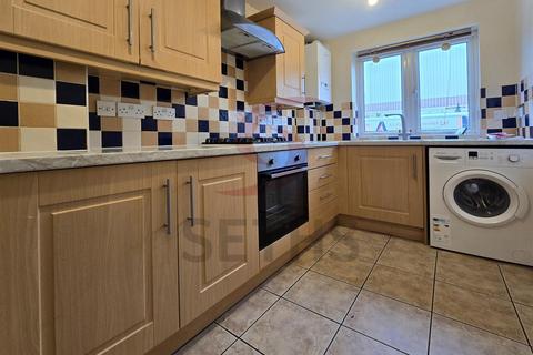 3 bedroom terraced house to rent, Law Street, Leicester LE4