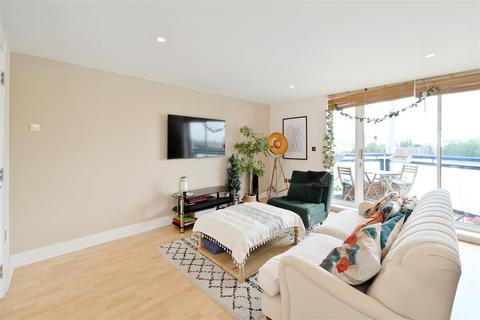 2 bedroom apartment to rent, Apollo Building, Newton Place, Isle of Dogs, E14