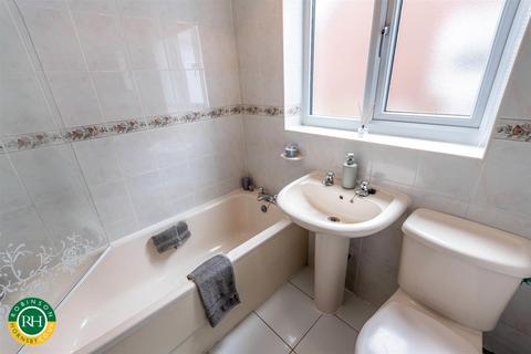 67 Clifton Drive, Sprotbrough, Doncaster, DN5 7NL
