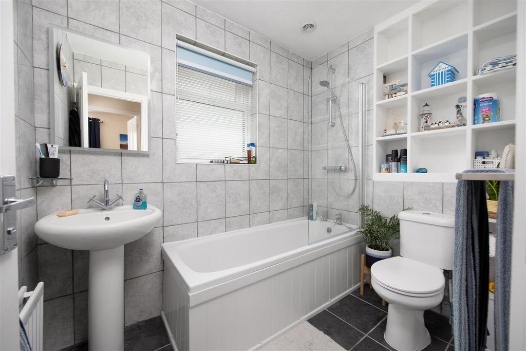 22 Brook Road Trowbridge BA14 9 DN (12).jpg