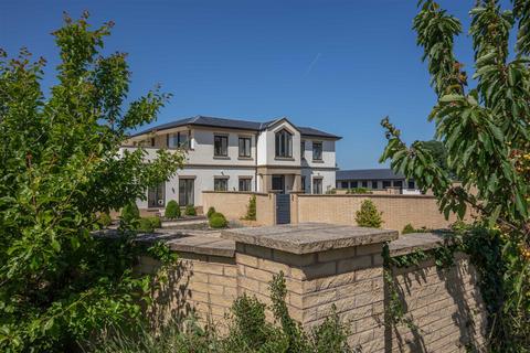 5 bedroom detached house to rent, Finlow Hill Lane, Alderley Edge