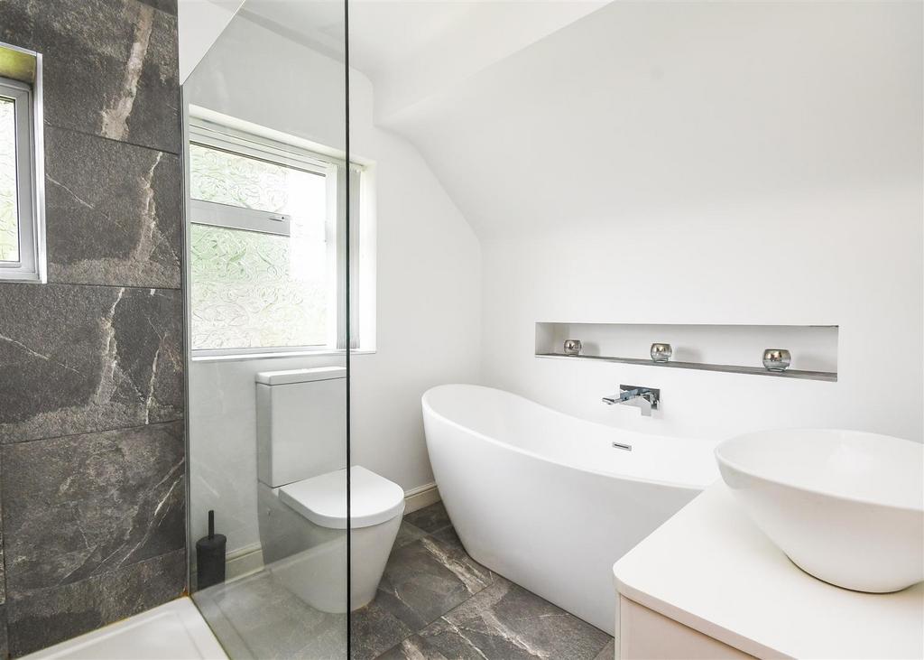 6 Charters Avenue - Bathroom.jpg