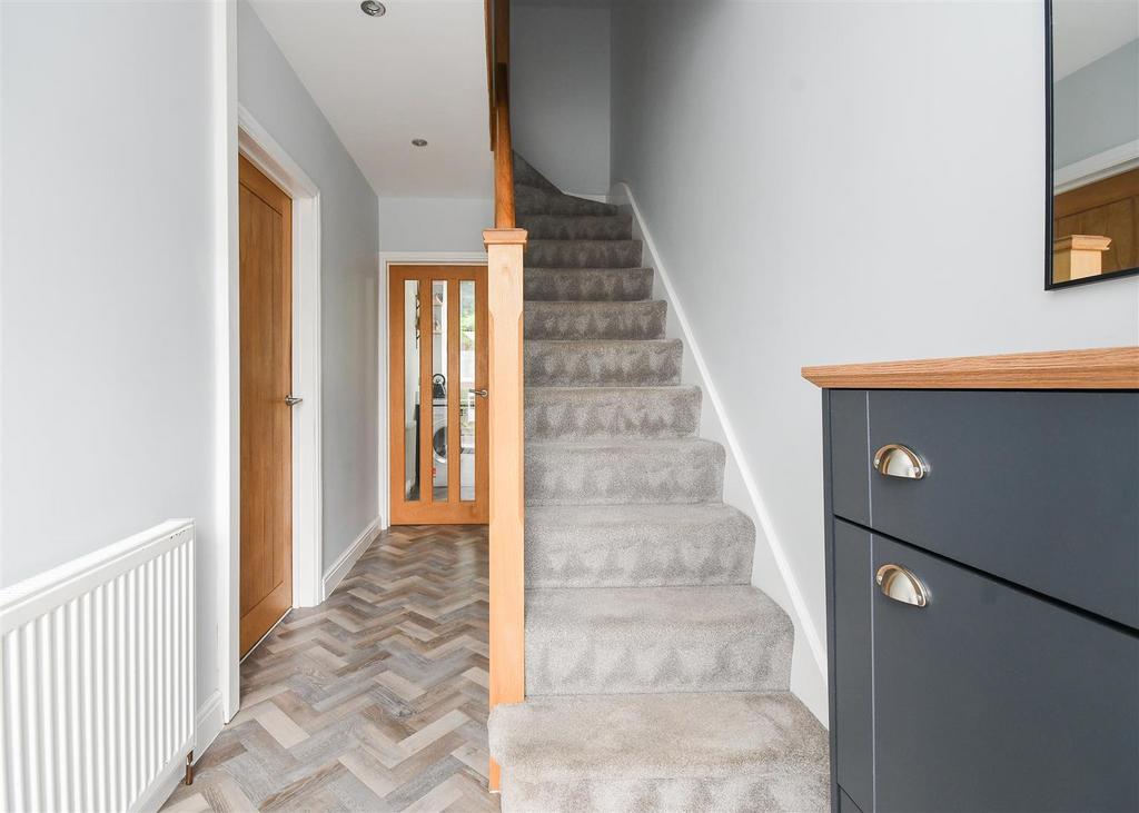 6 Charters Avenue - Hallway.jpg