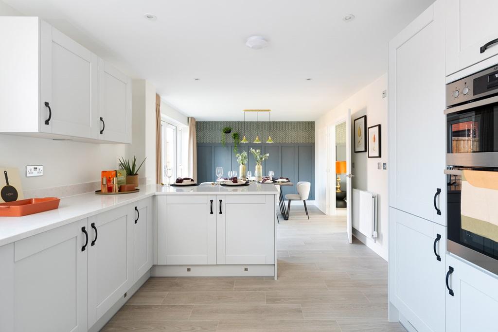 Kitchen with breakfast bar